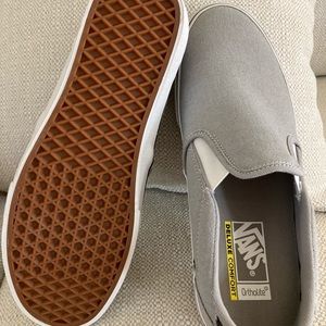 Brand new-Men’s size 11.5 VANS